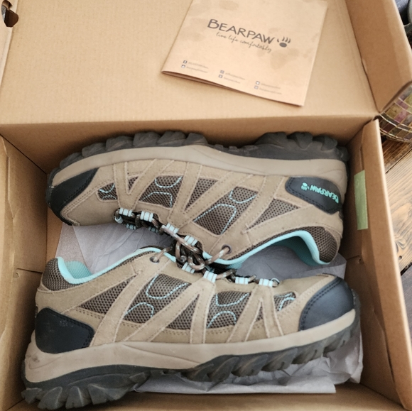 Brand new hiking shoes - Picture 3 of 3